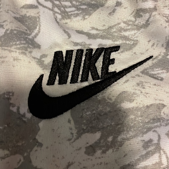 Nike zip up athletic jacket - Picture 2 of 5